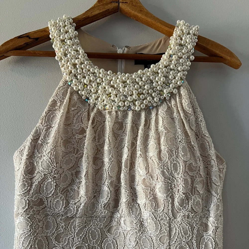 CATCHET IVORY LACE EVENING GOWN, Pearl, Lined, Mermaid, Formal, Metallic, size 4